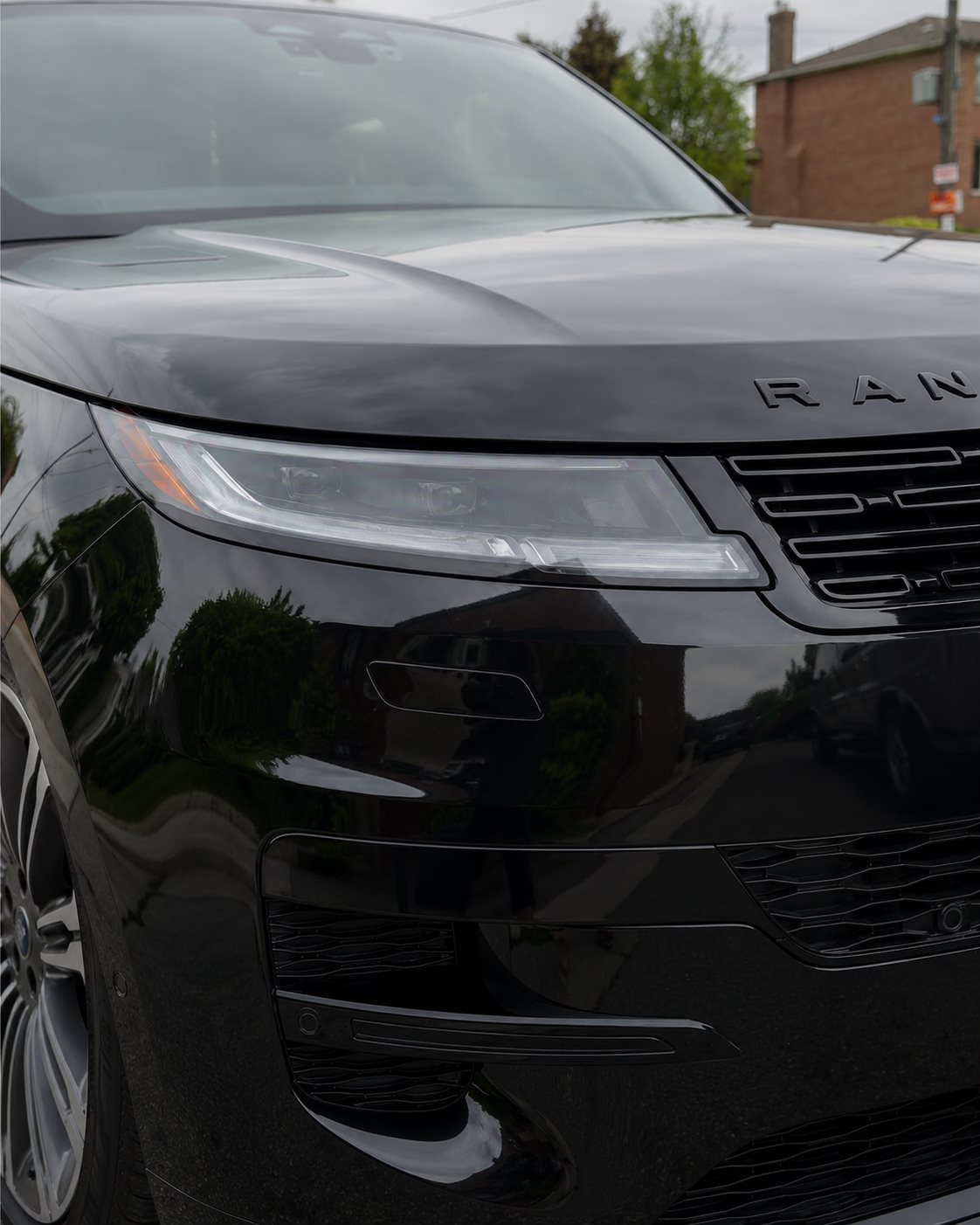 Black Range Rover Sport headlight with a clean, clear lens